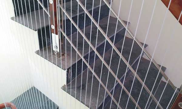 Công dụng của lưới bảo vệ cầu thang