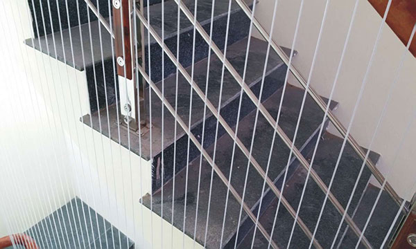 Lắp đặt lưới chắn cầu thang dây cáp dọc giúp bảo vệ trẻ khỏi tai nạn ngã cầu thangLắp đặt lưới chắn cầu thang dây cáp dọc giúp bảo vệ trẻ khỏi tai nạn ngã cầu thangLắp đặt lưới chắn cầu thang dây cáp dọc giúp bảo vệ trẻ khỏi tai nạn ngã cầu thang